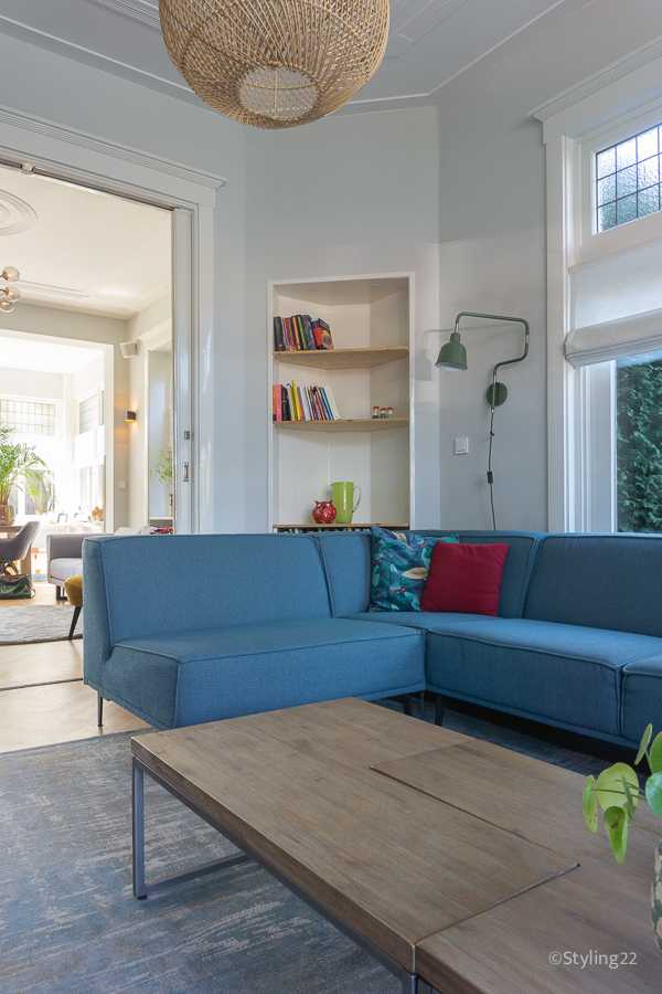 Styling22-interieuradvies-woonkamer-kamer-en-suite-blauwe-bank-jaren20-Apeldoorn-348